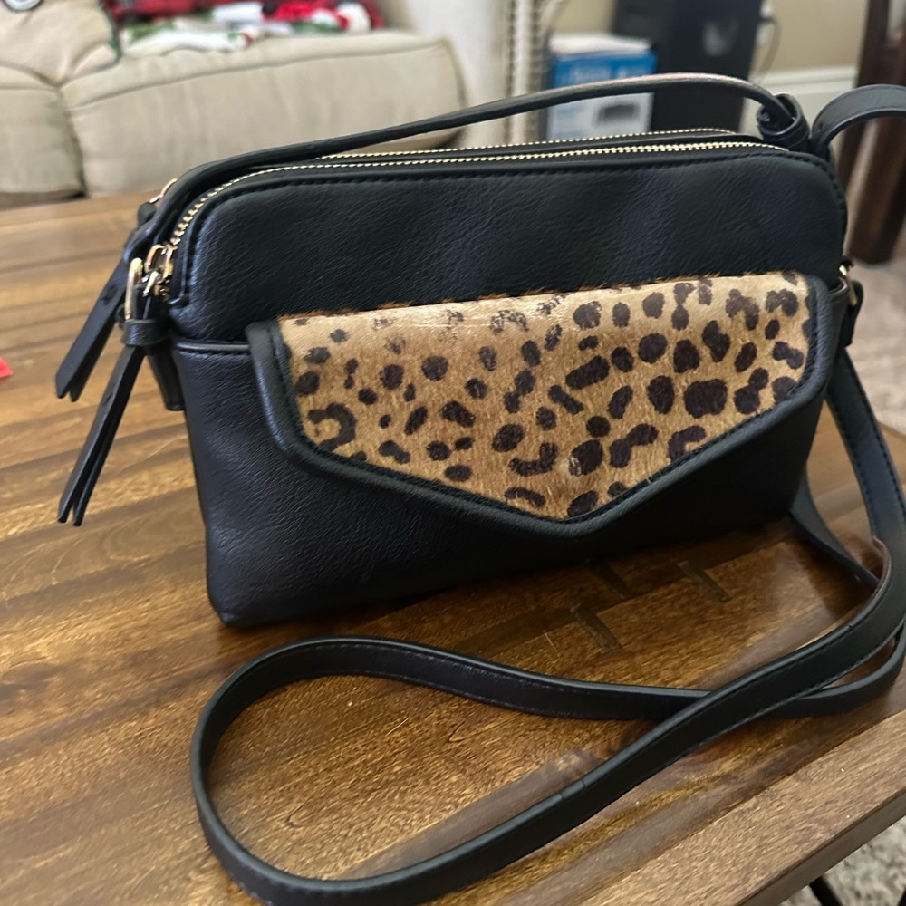 Black double zipper leopard print purse
